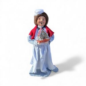 Byers’ Choice Ltd. Woman Holding Gingerbread House vintage 1997
